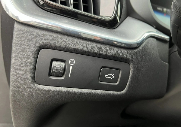 Volvo XC 60 cena 139900 przebieg: 102076, rok produkcji 2019 z Przecław małe 742